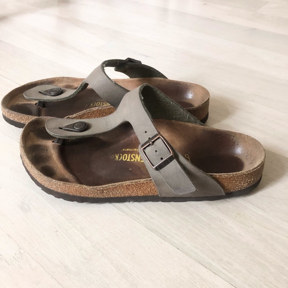 BIRKENSTOCK Gizeh Gray Leather Sandals